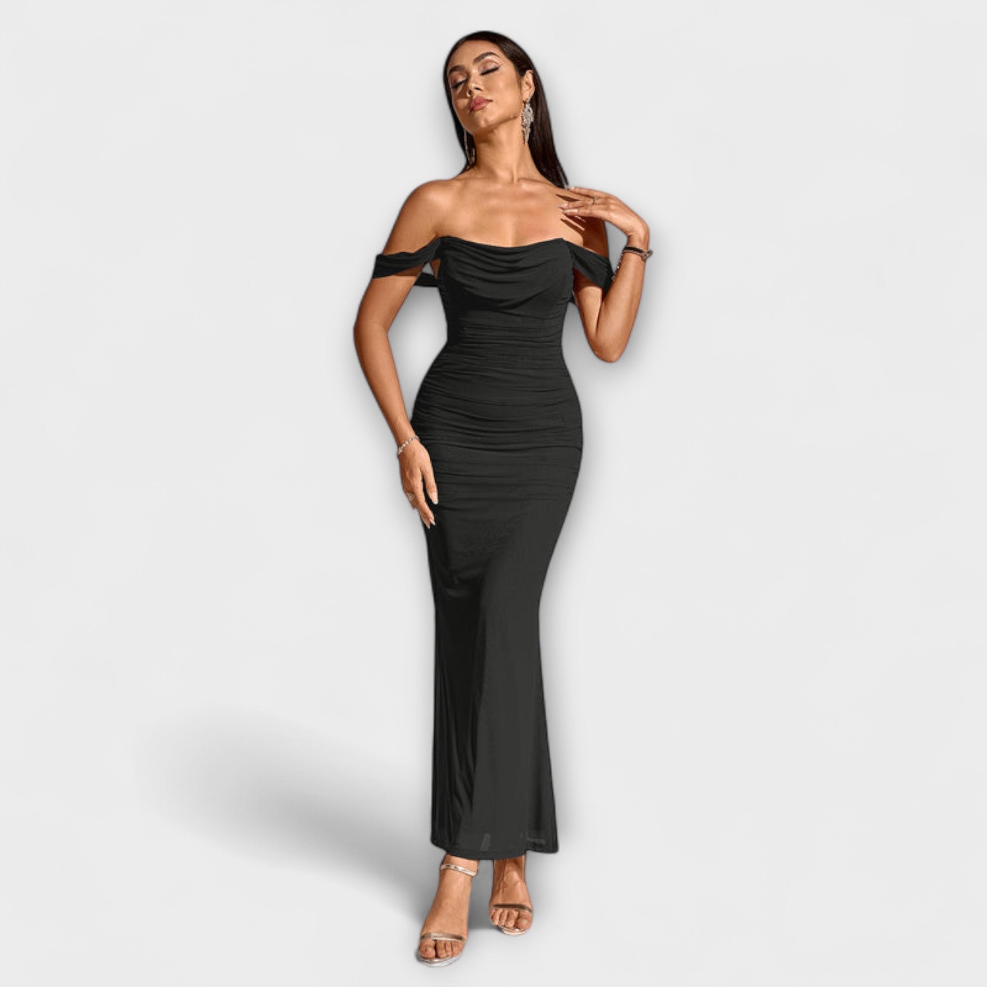 Ione - Vestido Ceñido con Diseño Off-the-Shoulder y Fruncido